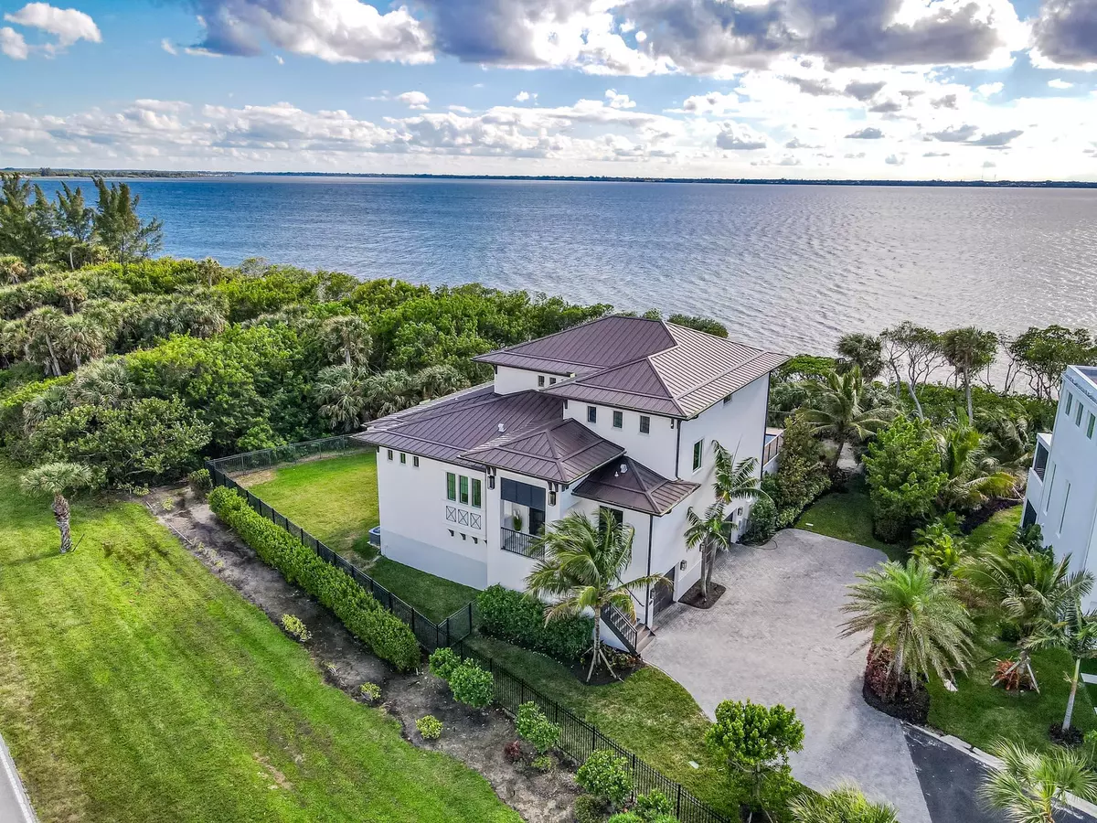 Jensen Beach, FL 34957,7683 Pelican Pointe DR