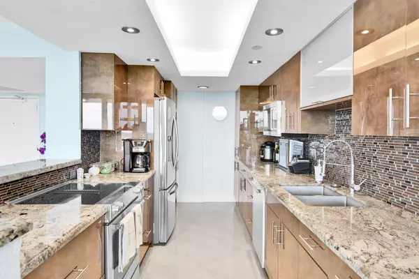 Boca Raton, FL 33487,859 Jeffery ST 807