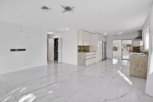 Hollywood, FL 33019,1323 Lincoln ST