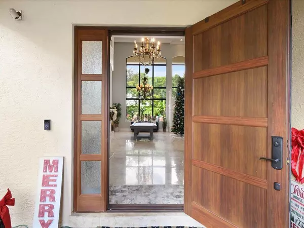 Wellington, FL 33449,10596 Versailles BLVD