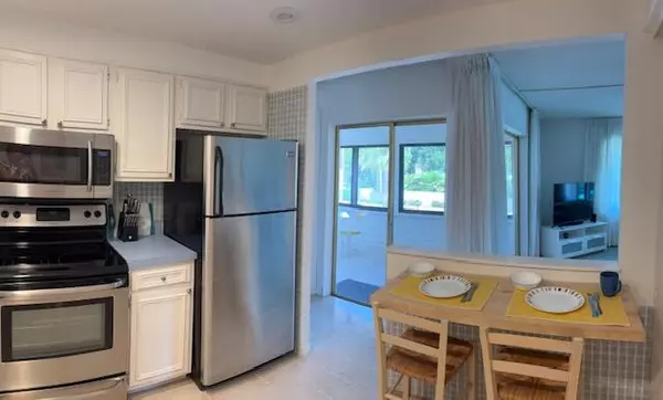 Stuart, FL 34996,1800 SE Saint Lucie BLVD 5-201