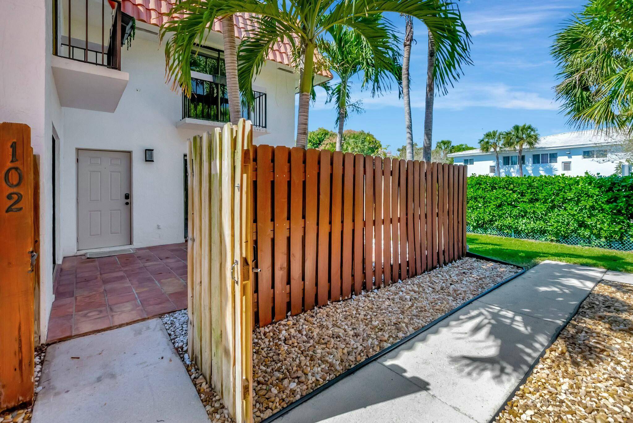 Boca Raton, FL 33432,1251 S Federal HWY 1020