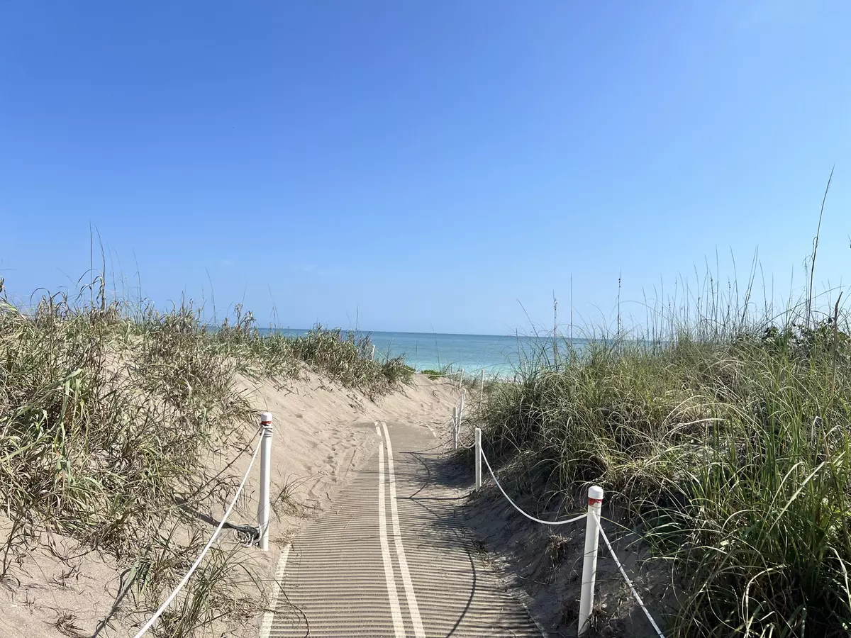Fort Pierce, FL 34950,2400 S Ocean DR 7521