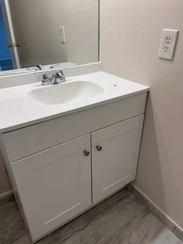 Lauderdale Lakes, FL 33313,4800 NW 24th CT D214