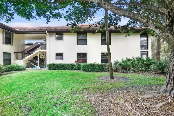 Stuart, FL 34997,31 SW South River Dr. DR 106