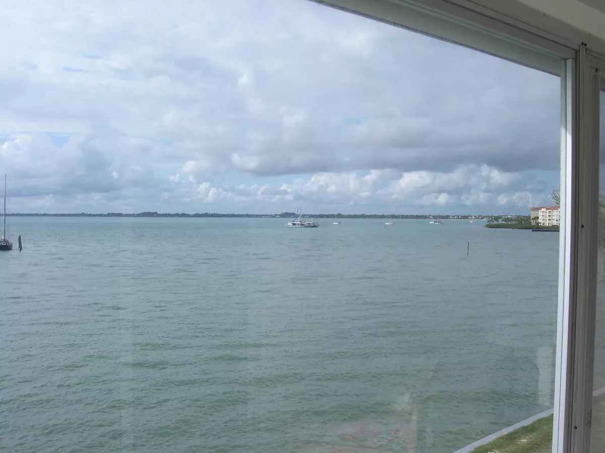 Fort Pierce, FL 34949,1223 Bayshore DR 302