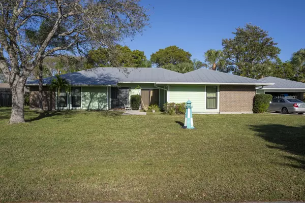 2995 SE Glasgow DR, Stuart, FL 34997