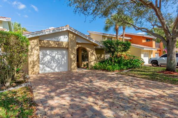 6090 Aloma LN, Boca Raton, FL 33433