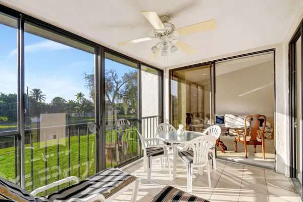 Boynton Beach, FL 33437,5267 Europa DR M