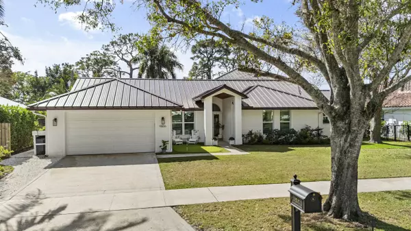 9806 SE Landing PL, Tequesta, FL 33469