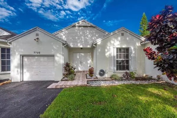 7705 Forest Green LN, Boynton Beach, FL 33436