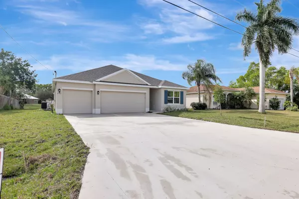 2361 SE Heathwood CIR, Port Saint Lucie, FL 34952