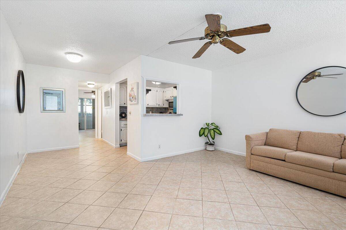 West Palm Beach, FL 33417,98 E Cambridge