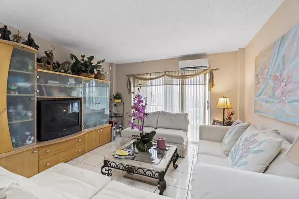 Lauderhill, FL 33319,4174 Inverrary DR 413