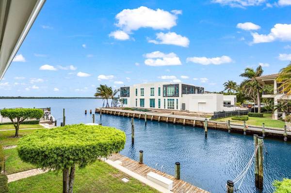 68 Yacht Club DR 22, North Palm Beach, FL 33408