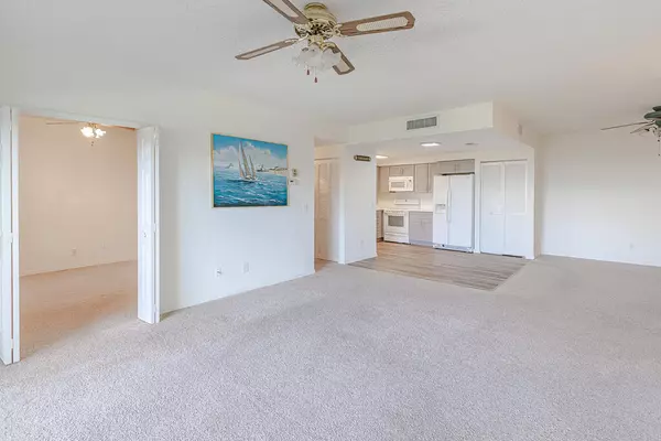 Stuart, FL 34996,200 SE Four Winds DR 114