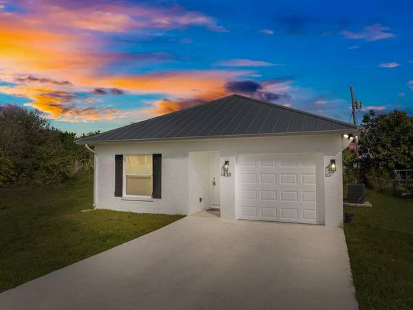 438 SW 13th LN, Vero Beach, FL 32962