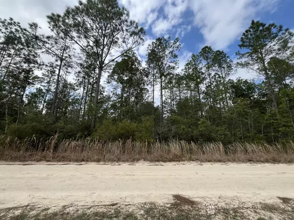 215 Royal AVE, Interlachen, FL 32148