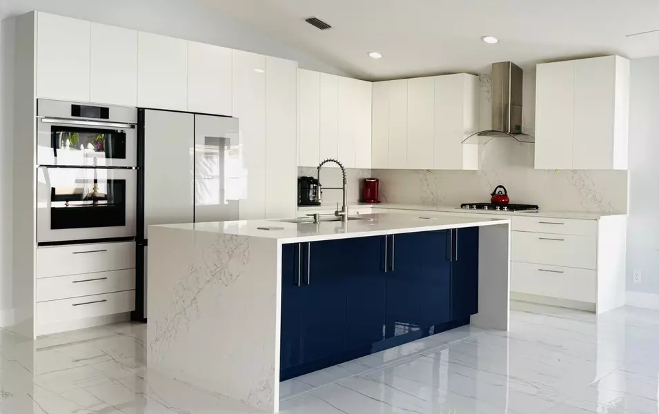 1001 Cape Cod TER, Greenacres, FL 33413