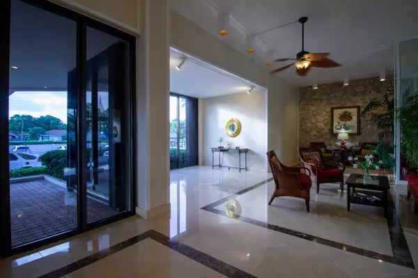 West Palm Beach, FL 33407,5600 N Flagler 806 DR 806