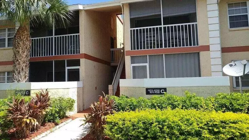 1533 SE Royal Green CIR 104, Port Saint Lucie, FL 34952