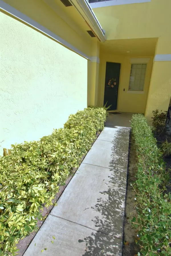 Lake Worth, FL 33463,6905 Blue Skies DR