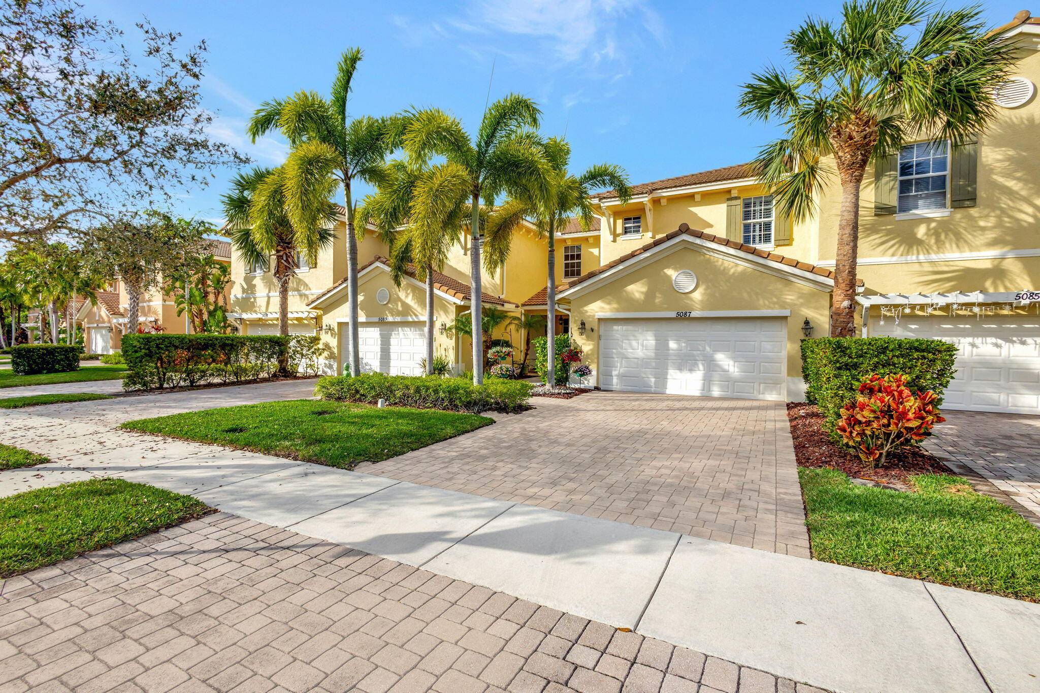 5087 Dulce CT, Palm Beach Gardens, FL 33418