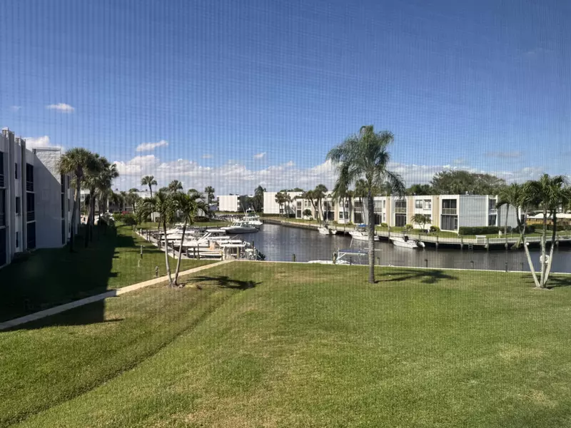 1950 SW Palm City RD 4-203, Stuart, FL 34994