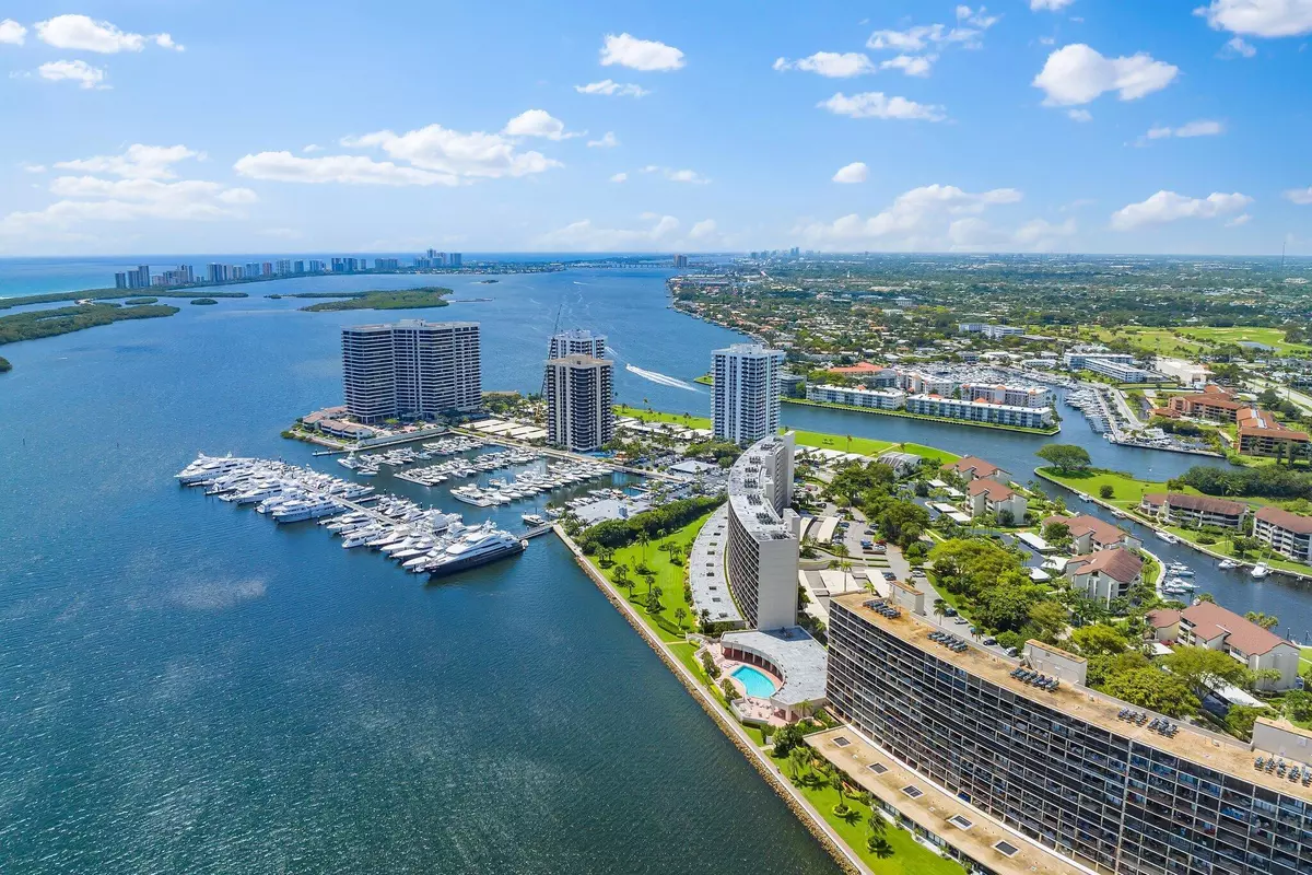 North Palm Beach, FL 33408,134 Lakeshore DR 316