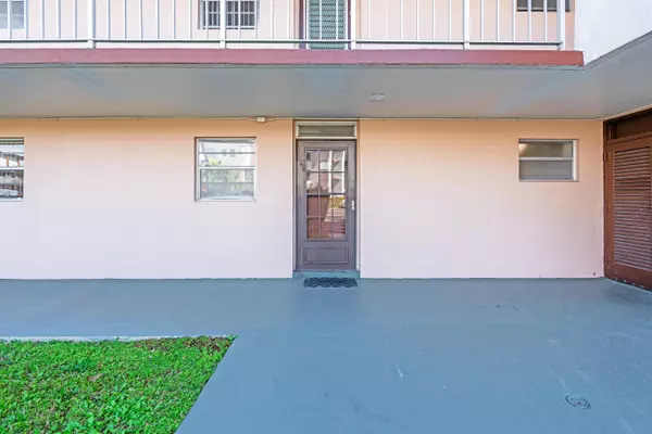 Lauderdale Lakes, FL 33313,2800 NW 47th TER 105b