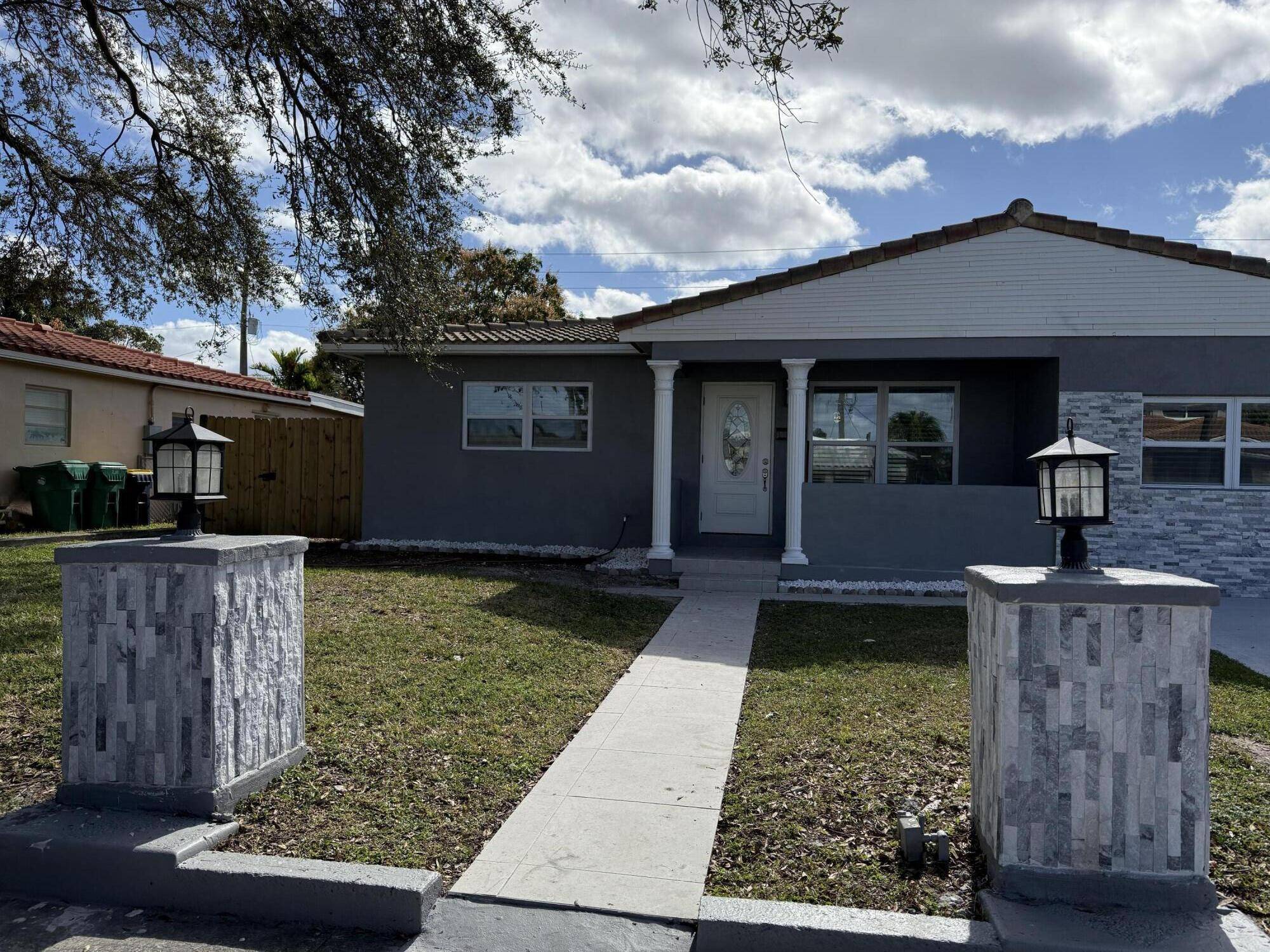 214 SE 3rd TER, Dania Beach, FL 33004