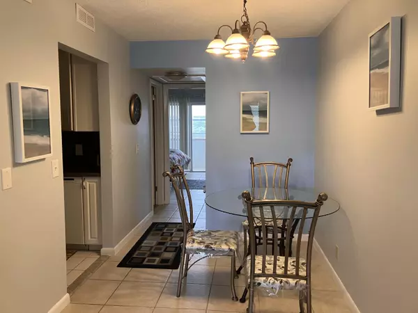 West Palm Beach, FL 33417,246 Canterbury K