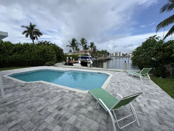 16 Midlane RD, Ocean Ridge, FL 33435