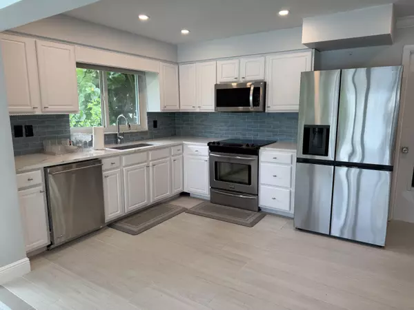Ocean Ridge, FL 33435,16 Midlane RD