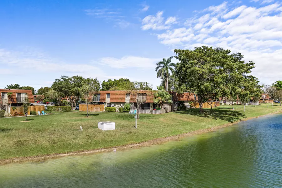 9494 NW 48th ST, Sunrise, FL 33351