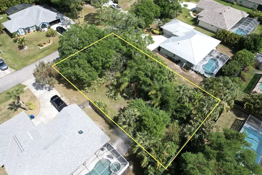 942 Sweetbay AVE, Sebastian, FL 32958