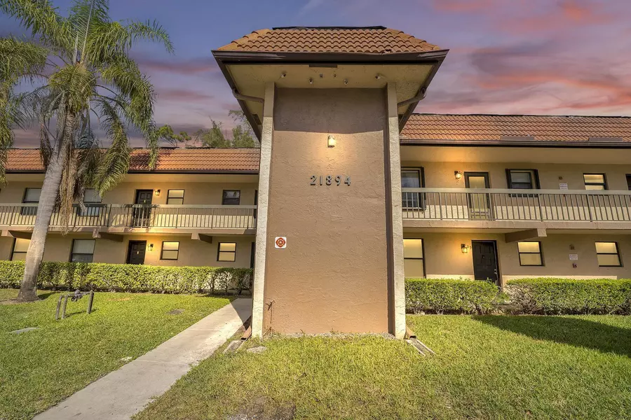 21894 Lake Forest CIR 204, Boca Raton, FL 33433