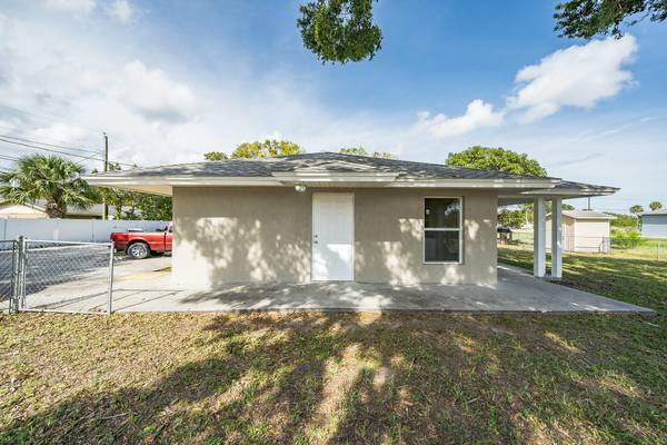 4450 34th DR, Vero Beach, FL 32960