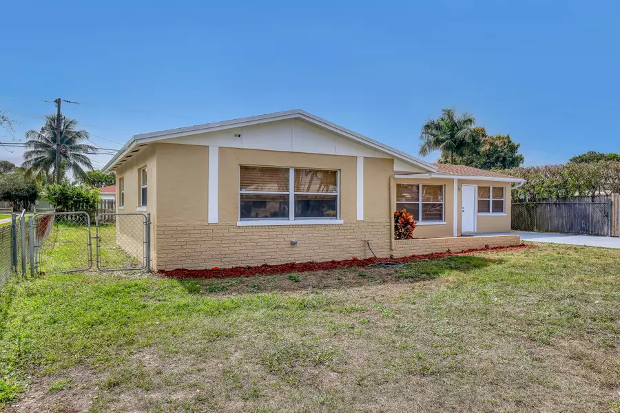 371 W 33rd ST, Riviera Beach, FL 33404