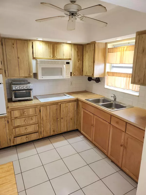 West Palm Beach, FL 33415,2638 E Gately DR 131