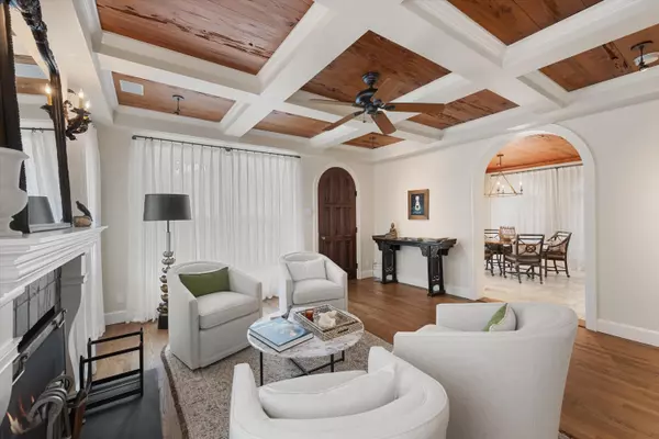 West Palm Beach, FL 33401,2411 Aravale RD