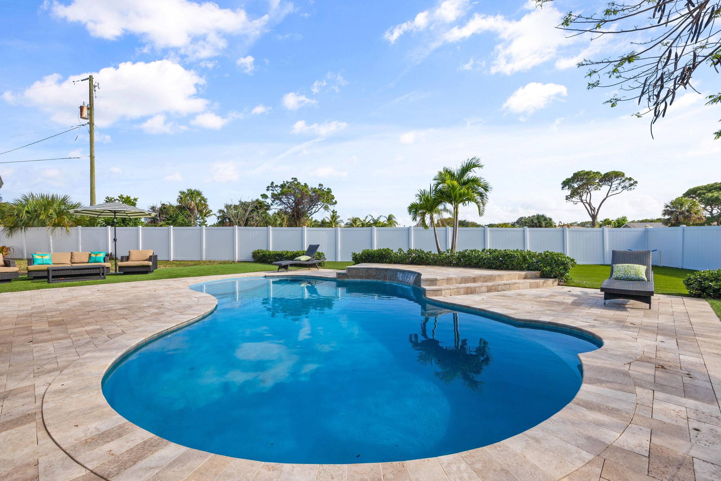 Tequesta, FL 33469,15 Hemlock LN