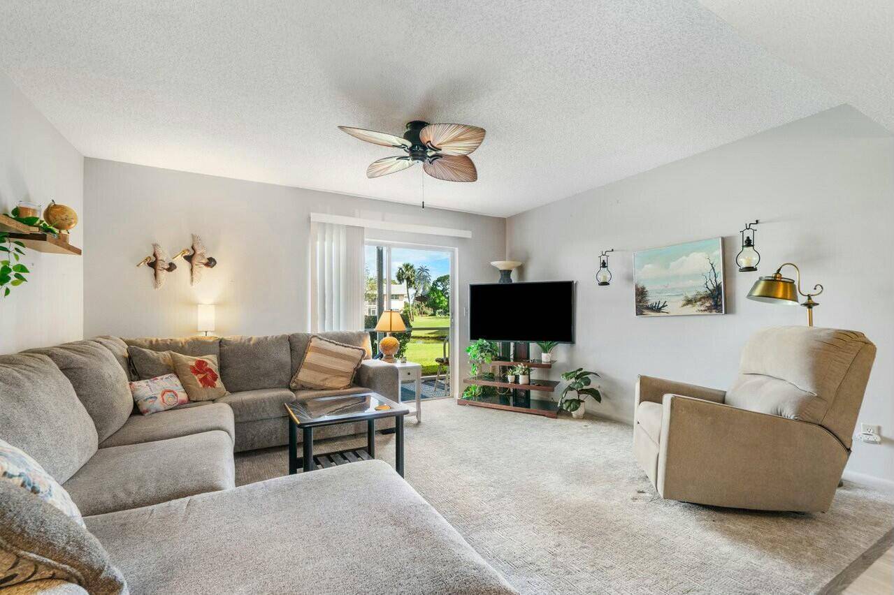 Tequesta, FL 33469,18081 SE Country Club DR 43