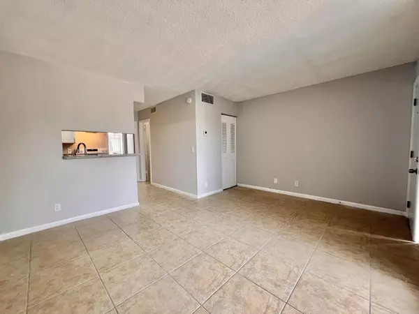 West Palm Beach, FL 33401,1500 N Congress AVE A218