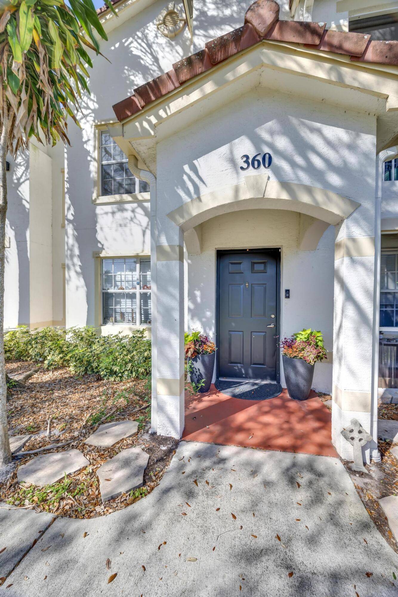 Stuart, FL 34994,360 SE Rogers CT
