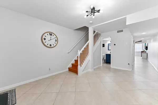 Boca Raton, FL 33428,9500 SW 3rd ST 248