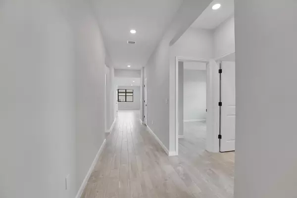 Port Saint Lucie, FL 34984,845 SE Courances DR