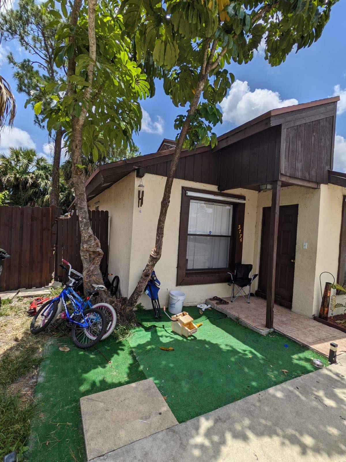 3774 Mil Stream CT, Greenacres, FL 33463