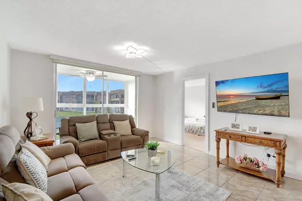 Sunrise, FL 33322,9261 Sunrise Lakes BLVD 210