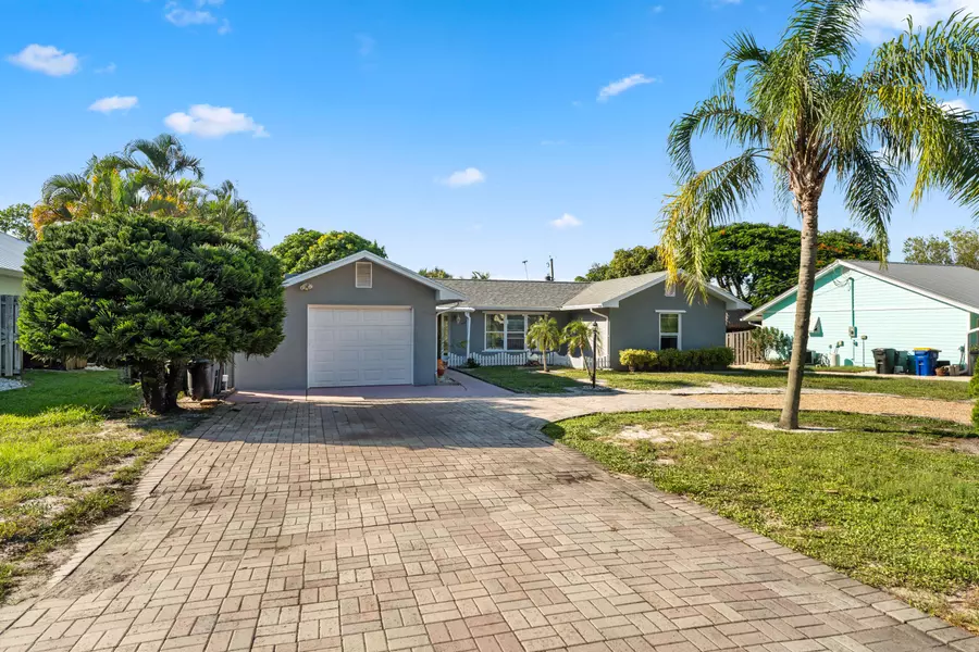 4805 SE Manatee TER, Stuart, FL 34997